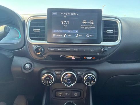 Used 2025 Hyundai Venue SEL FWD image 31