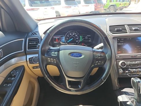 Used 2017 Ford Explorer XLT w/ Equipment Group 202A FWD image 30
