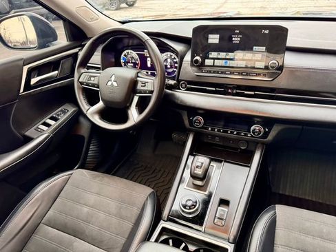 Used 2024 Mitsubishi Outlander SE image 16