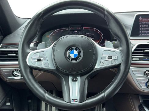 Used 2022 BMW 750i xDrive w/ Luxury Rear Seating Package image 18