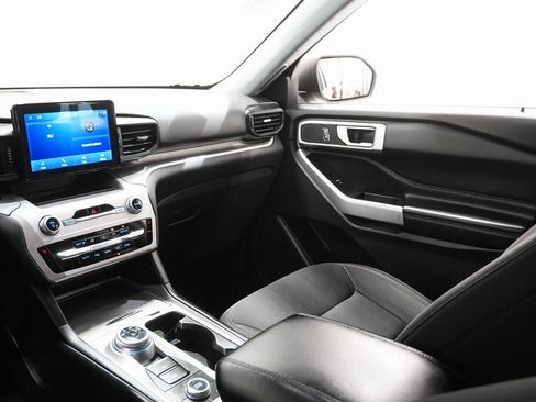 Used 2022 Ford Explorer XLT w/ Class IV Trailer Tow Package image 18