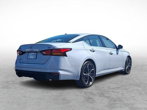 Used 2023 Nissan Altima 2.5 SR FWD image 6