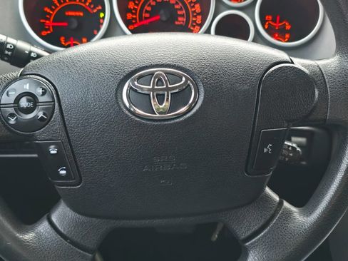 Used 2013 Toyota Tundra Grade 4x4 4dr CrewMax Cab Pick image 15