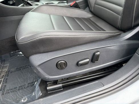Used 2024 Volkswagen Jetta SE FWD image 16