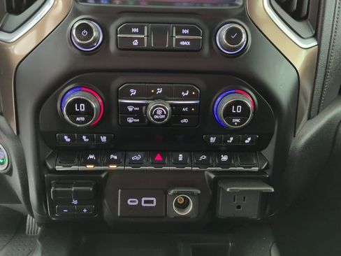 Certified 2022 Chevrolet Silverado 1500 High Country AWD/4WD image 21