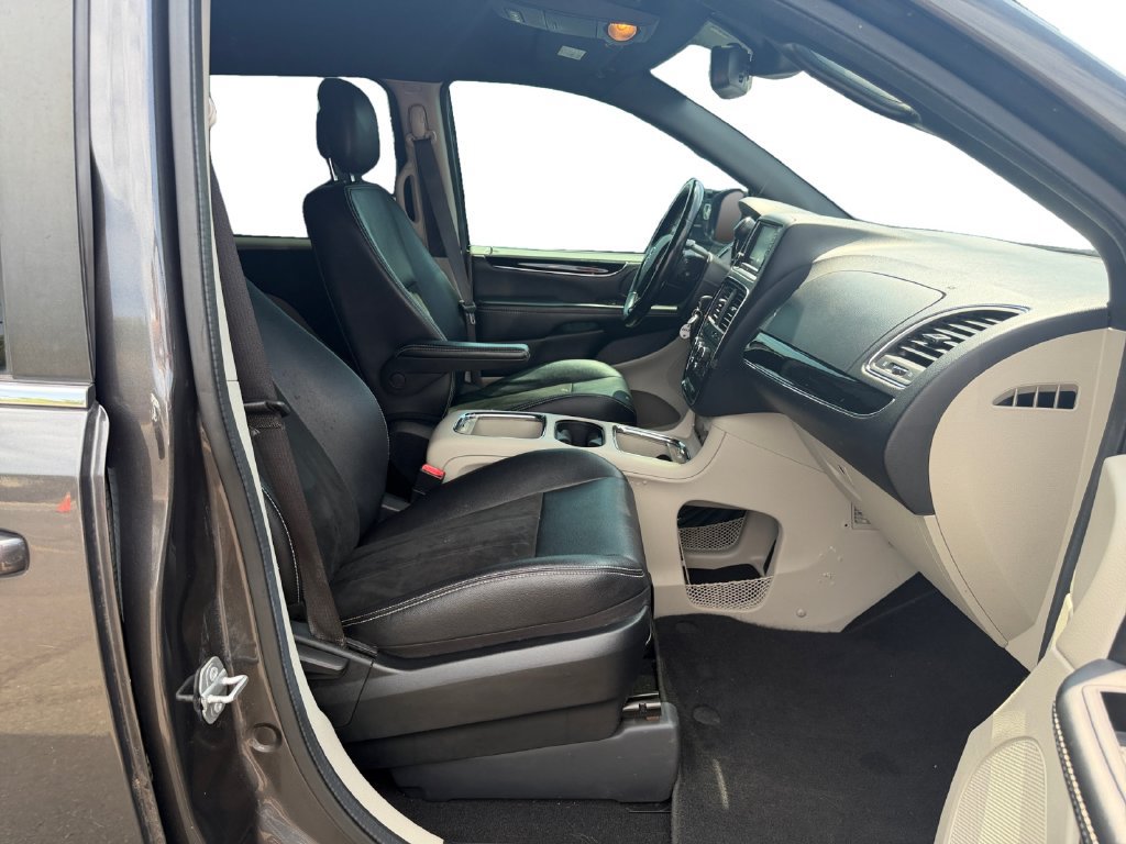 Used 2020 Dodge Grand Caravan SXT FWD image 15