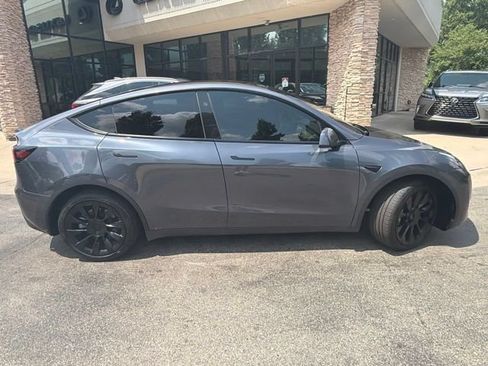 Used 2023 Tesla Model Y Long Range AWD/4WD image 8