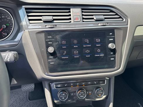 Used 2020 Volkswagen Tiguan SE R-Line AWD/4WD image 23