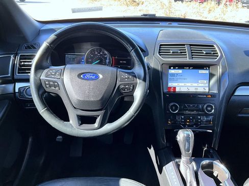 Used 2018 Ford Explorer XLT w/ Equipment Group 202A image 13