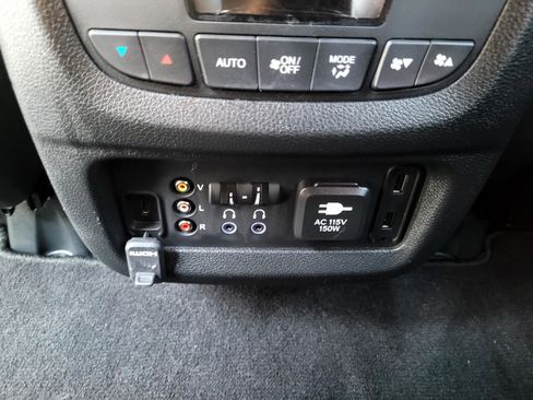 Used 2017 Honda Pilot Touring image 14