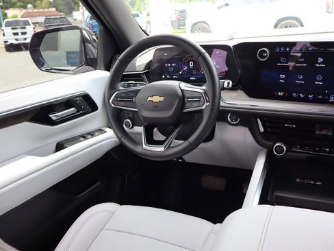 Used 2025 Chevrolet Tahoe Premier AWD/4WD image 14