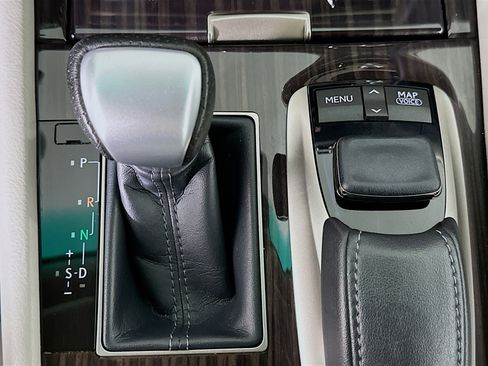 Used 2015 Lexus LS 460 AWD image 25