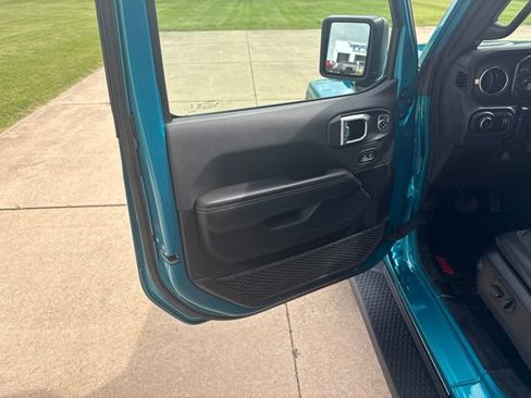 Used 2024 Jeep Wrangler Unlimited Sahara w/ Technology Group AWD/4WD image 12