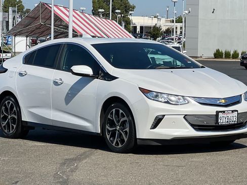 Used 2017 Chevrolet Volt Premier w/ Driver Confidence II Package FWD image 5