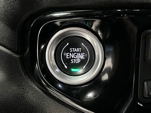 Used 2024 GMC Sierra 3500 SLT w/ SLT Convenience Package image 34