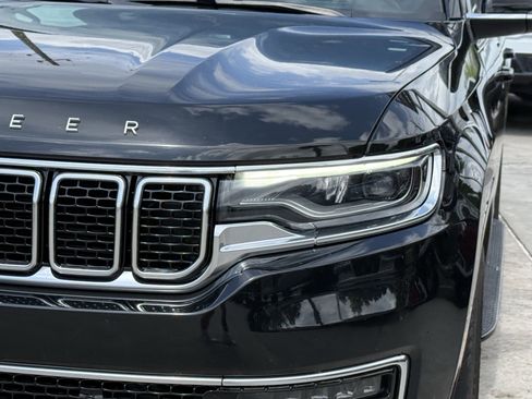 Used 2024 Jeep Wagoneer L Series III w/ Flexible Seating Group AWD/4WD image 11