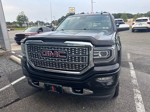Used 2018 GMC Sierra 1500 Denali w/ Denali Ultimate Package AWD/4WD image 3