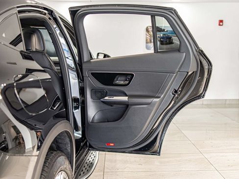 Used 2026 Mercedes-Benz GLC 300 4MATIC image 36