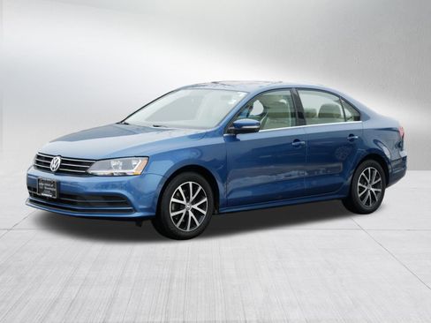 Used 2018 Volkswagen Jetta SE image 3