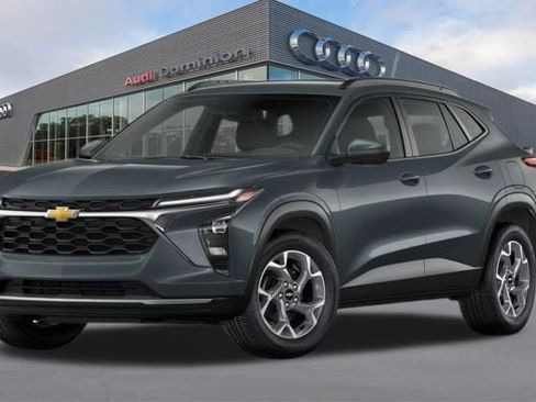 Used 2025 Chevrolet Trax LT image 1
