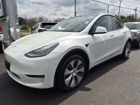 Used 2020 Tesla Model Y Long Range image 2