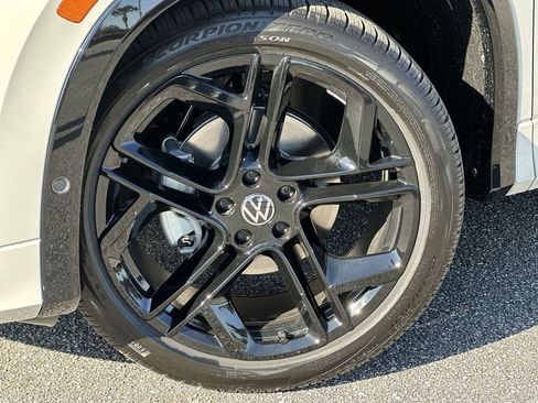 New 2026 Volkswagen Tiguan SE R-Line image 10