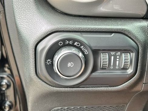 Used 2020 Jeep Wrangler Unlimited Sahara AWD/4WD image 19