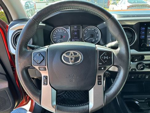Used 2018 Toyota Tacoma SR5 AWD/4WD image 17