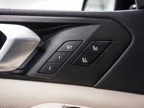 Used 2020 BMW X5 M50i w/ Premium Package image 40