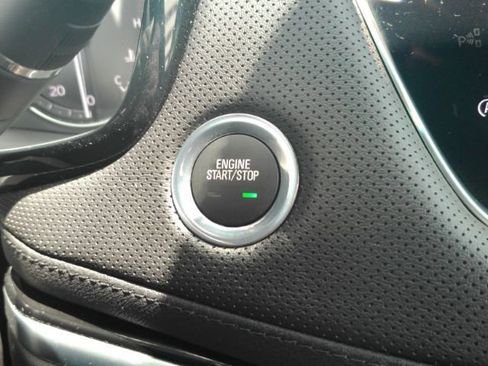 Used 2025 Cadillac XT6 Luxury FWD image 43