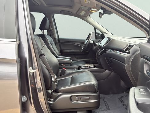 Used 2019 Honda Pilot Touring image 11