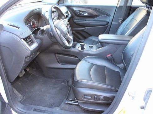 Used 2024 GMC Terrain SLT image 15