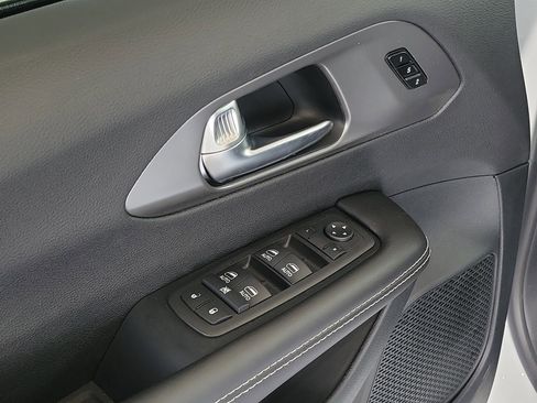 New 2026 Chrysler Pacifica Select FWD image 15