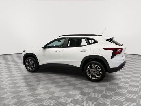 Certified 2025 Chevrolet Trax LT w/ LT Convenience Package image 7