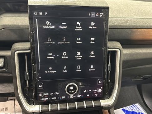 Used 2025 GMC Yukon XL Denali image 31