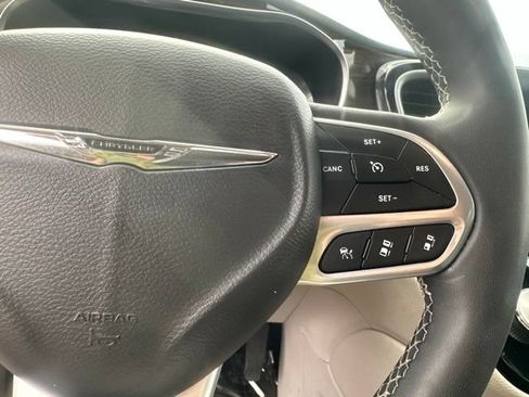 Used 2023 Chrysler Pacifica Limited FWD image 20