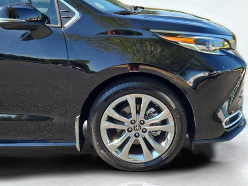 Used 2024 Toyota Sienna Platinum image 10