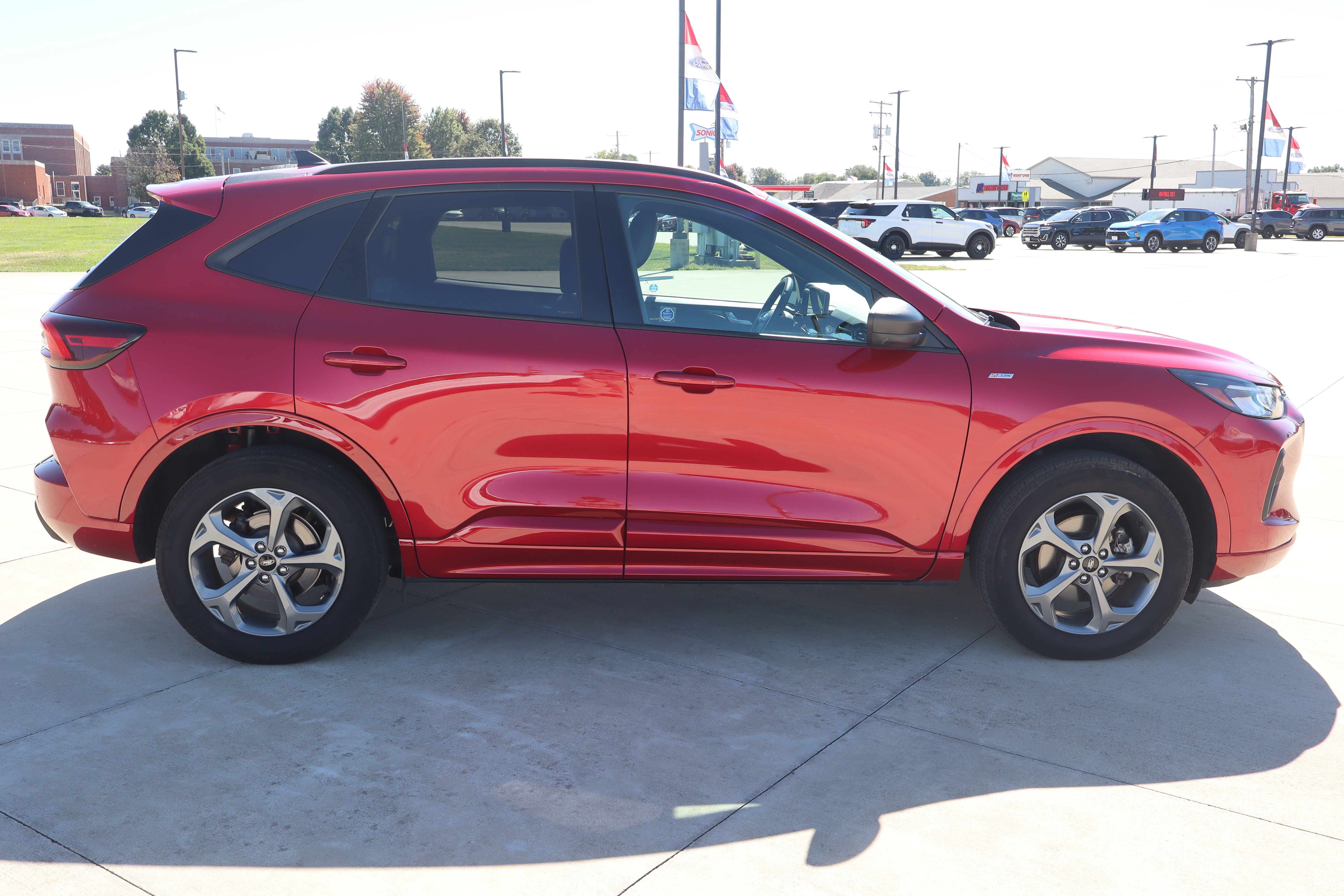 Used 2024 Ford Escape ST-Line w/ Tech Pack #1 AWD/4WD image 4