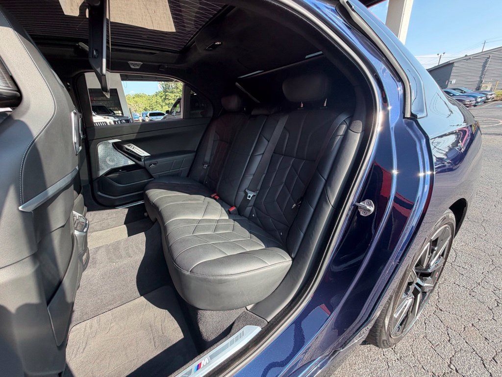Used 2023 BMW 760i xDrive AWD/4WD image 33