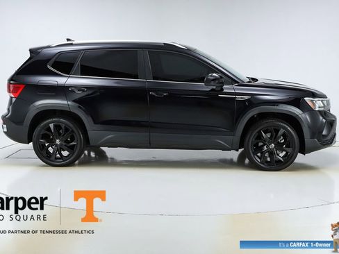 Used 2023 Volkswagen Taos SE w/ Panoramic Sunroof Package image 48