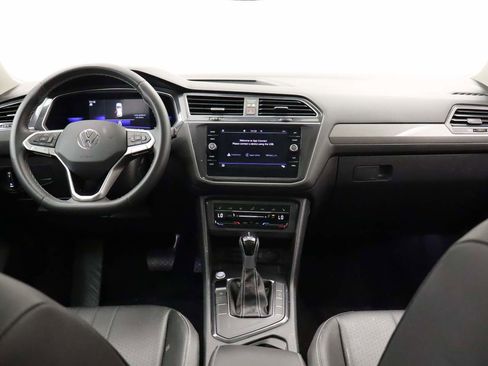 Used 2023 Volkswagen Tiguan SE w/ Panoramic Sunroof Package image 13