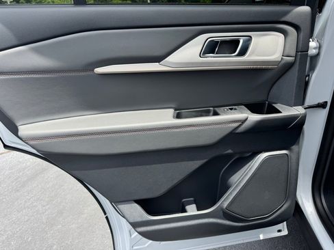 New 2025 Ford Explorer Active image 30