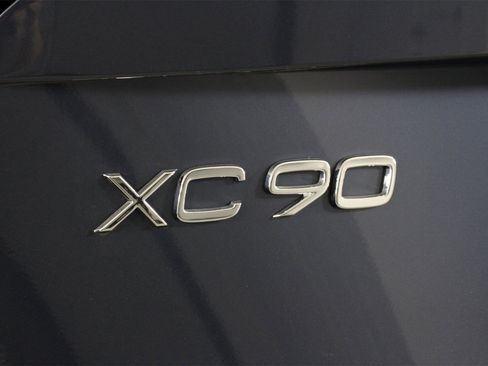 Certified 2025 Volvo XC90 B5 Core image 19