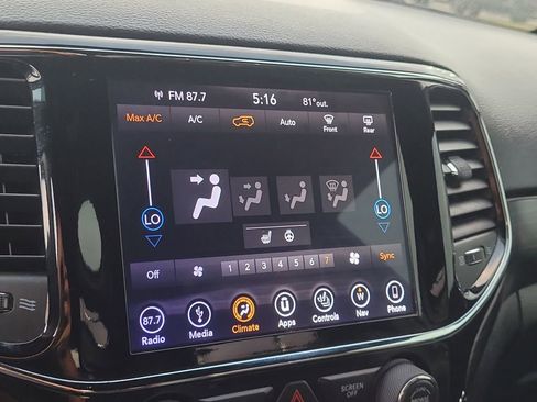 Used 2019 Jeep Grand Cherokee Altitude image 21