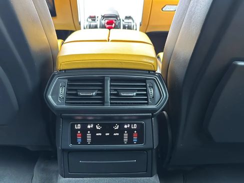 Used 2019 Lamborghini Urus AWD/4WD image 44