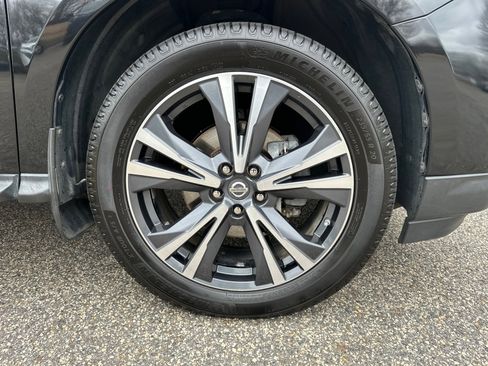 Used 2018 Nissan Pathfinder Platinum image 12