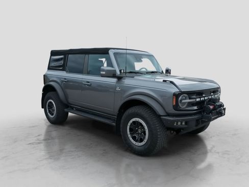Used 2022 Ford Bronco Outer Banks w/ Sasquatch Package AWD/4WD image 2
