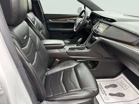 Used 2017 Cadillac XT5 Platinum w/ Driver Assist Package image 17