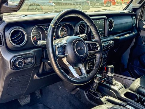 Used 2019 Jeep Wrangler Unlimited Sahara AWD/4WD image 8