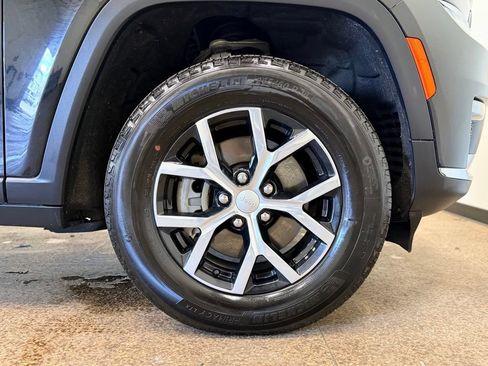 Used 2023 Jeep Grand Cherokee L Limited AWD/4WD image 27